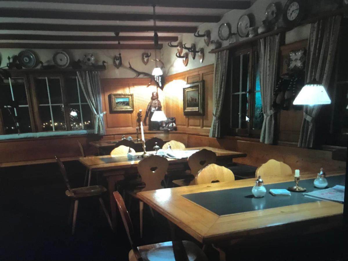 Alte Post Mit Geschichte Und Restaurant Daire Tavanasa Dış mekan fotoğraf